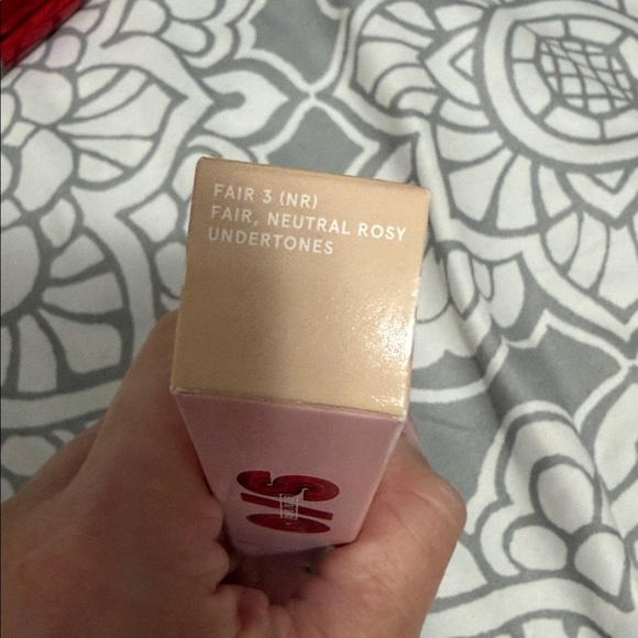 One size concealer - Picture 2 of 2